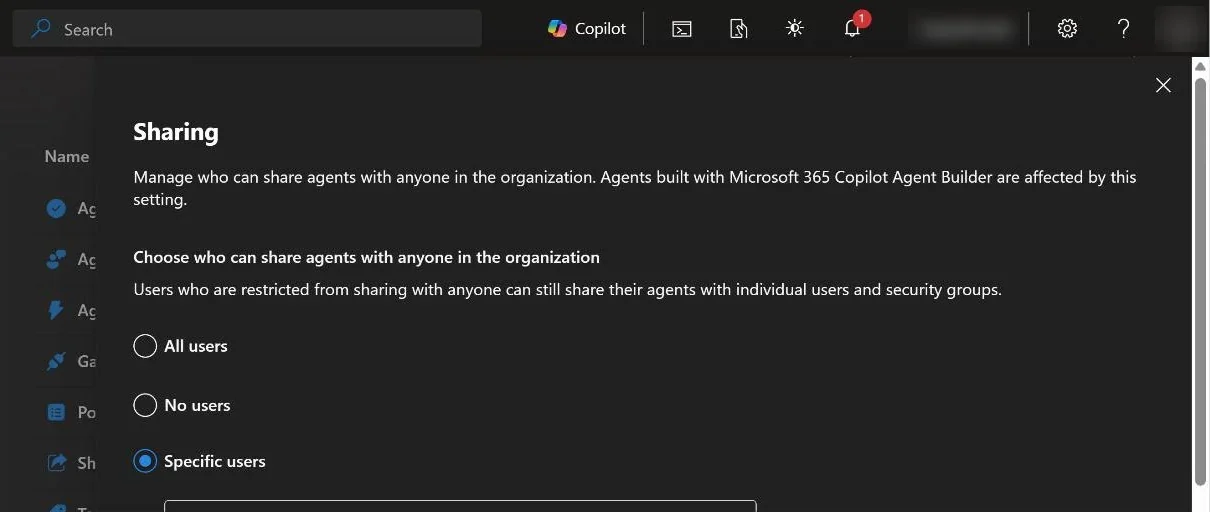 Microsoft 365 Admin Center, Agenten-Einstellung «Sharing»: Auswahl, ob alle, keine oder nur bestimmte Personen Agenten mit der ganzen Organisation teilen dürfen.